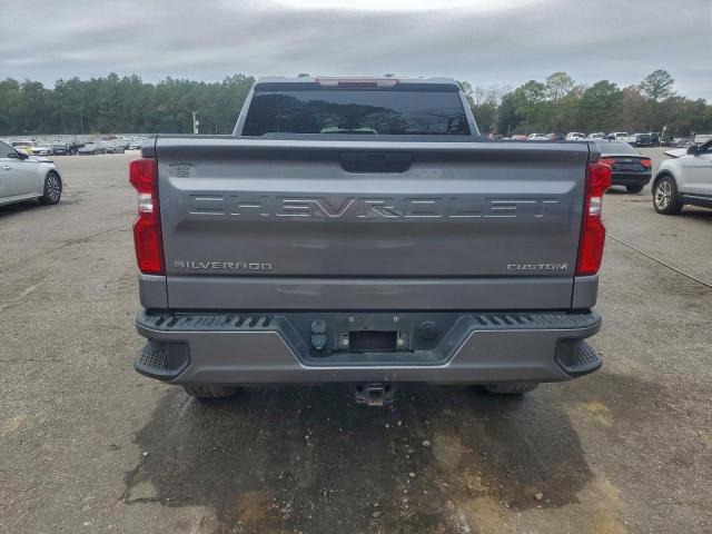 Chevrolet Silverado C1500 Custom Image 3