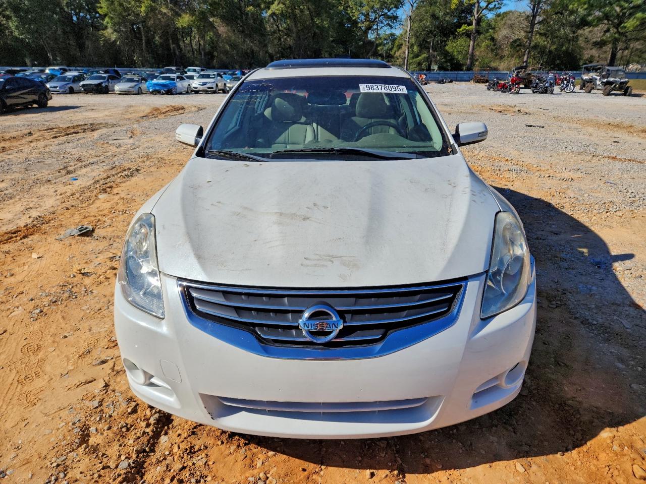 Nissan Altima Base Image 12