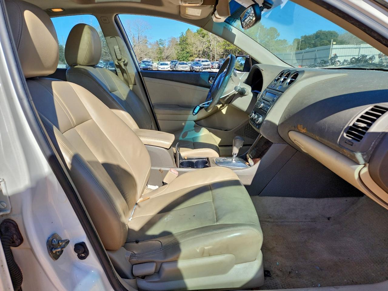 Nissan Altima Base Image 7