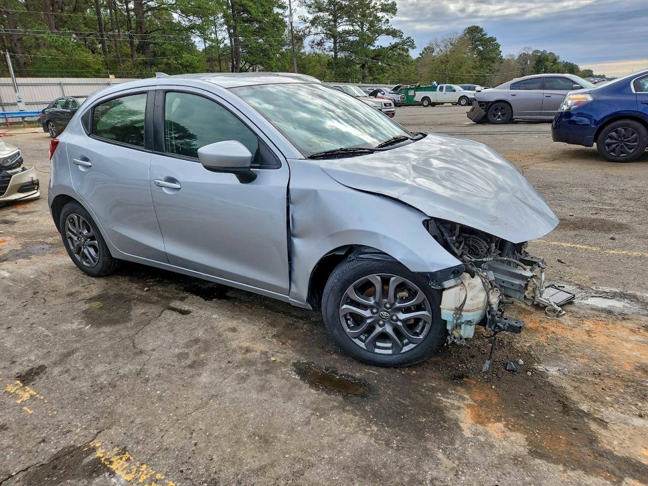 Toyota Yaris Le Image 2