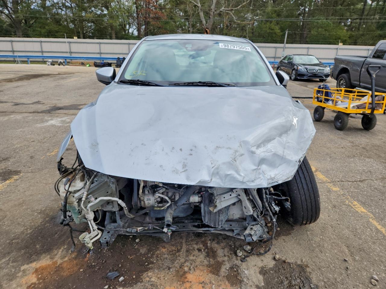 Toyota Yaris Le Image 11