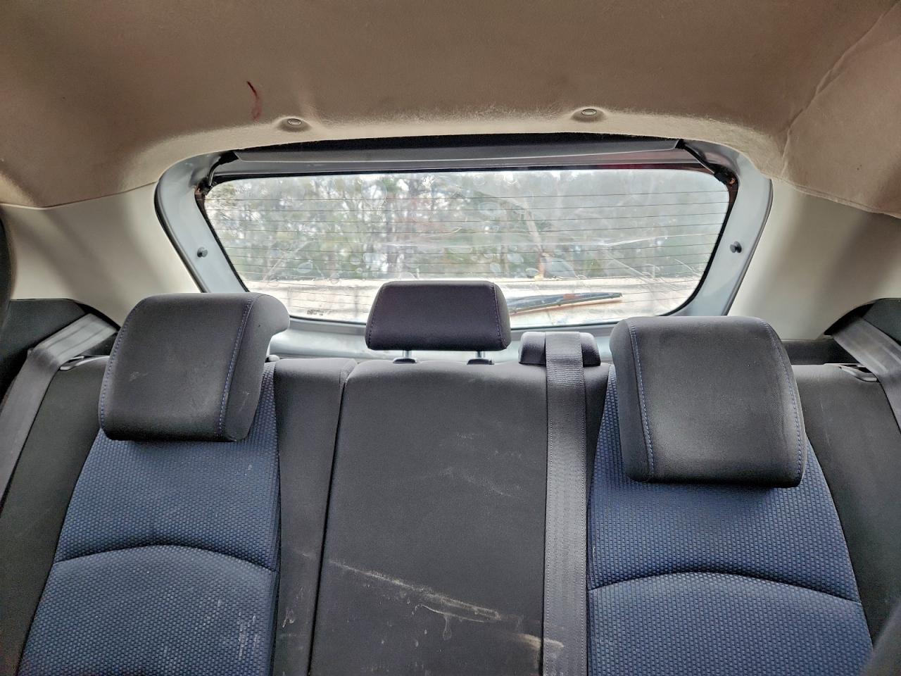 Toyota Yaris Le Image 12