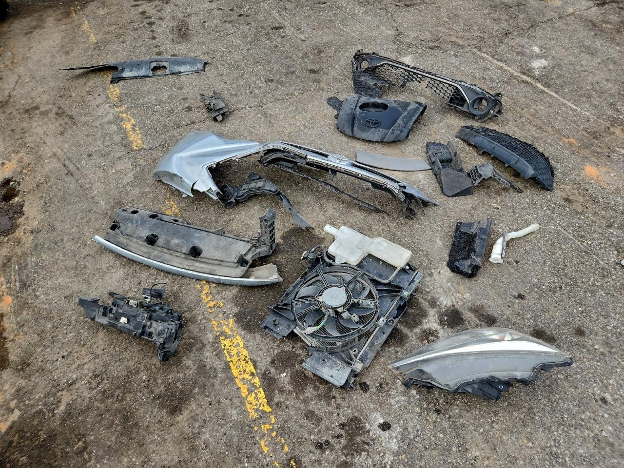 Toyota Yaris Le Image 14