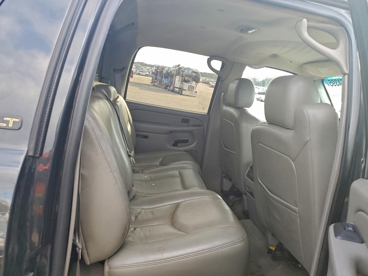 Chevrolet Avalanche K2500 Image 10