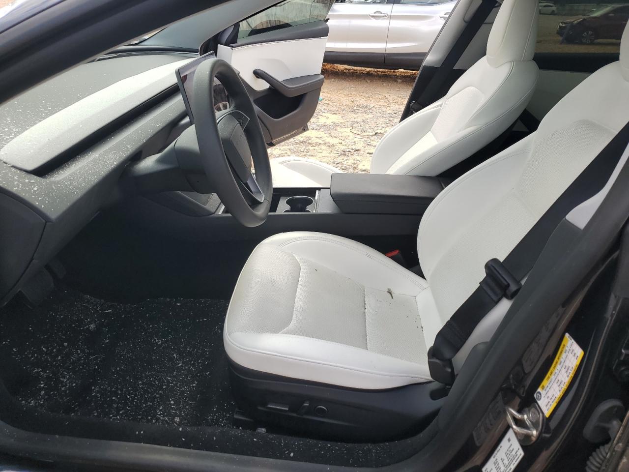 Tesla Model 3 Image 7