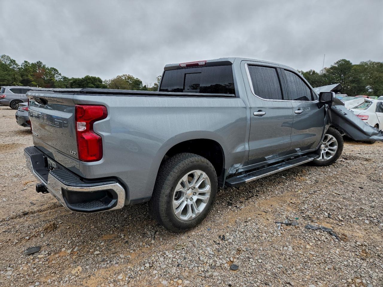 Chevrolet Silverado K1500 Ltz Image 2