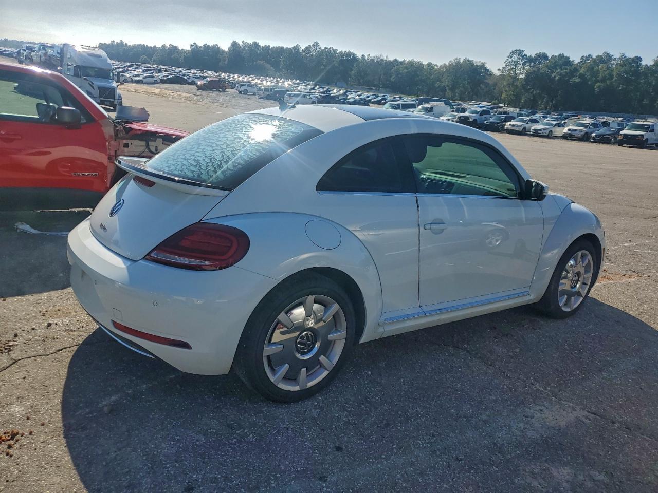 Volkswagen Beetle Se Image 2
