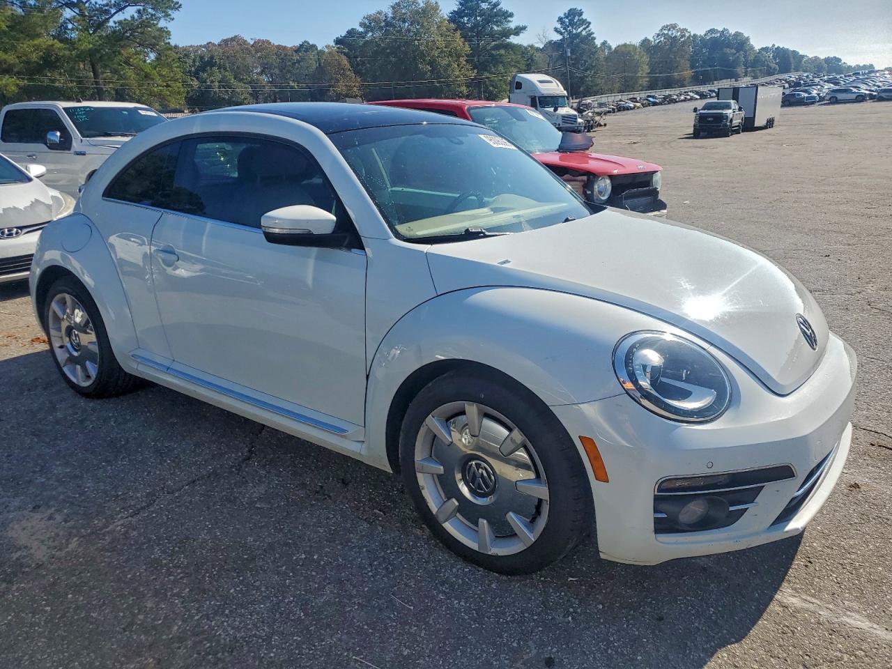 Volkswagen Beetle Se Image 6