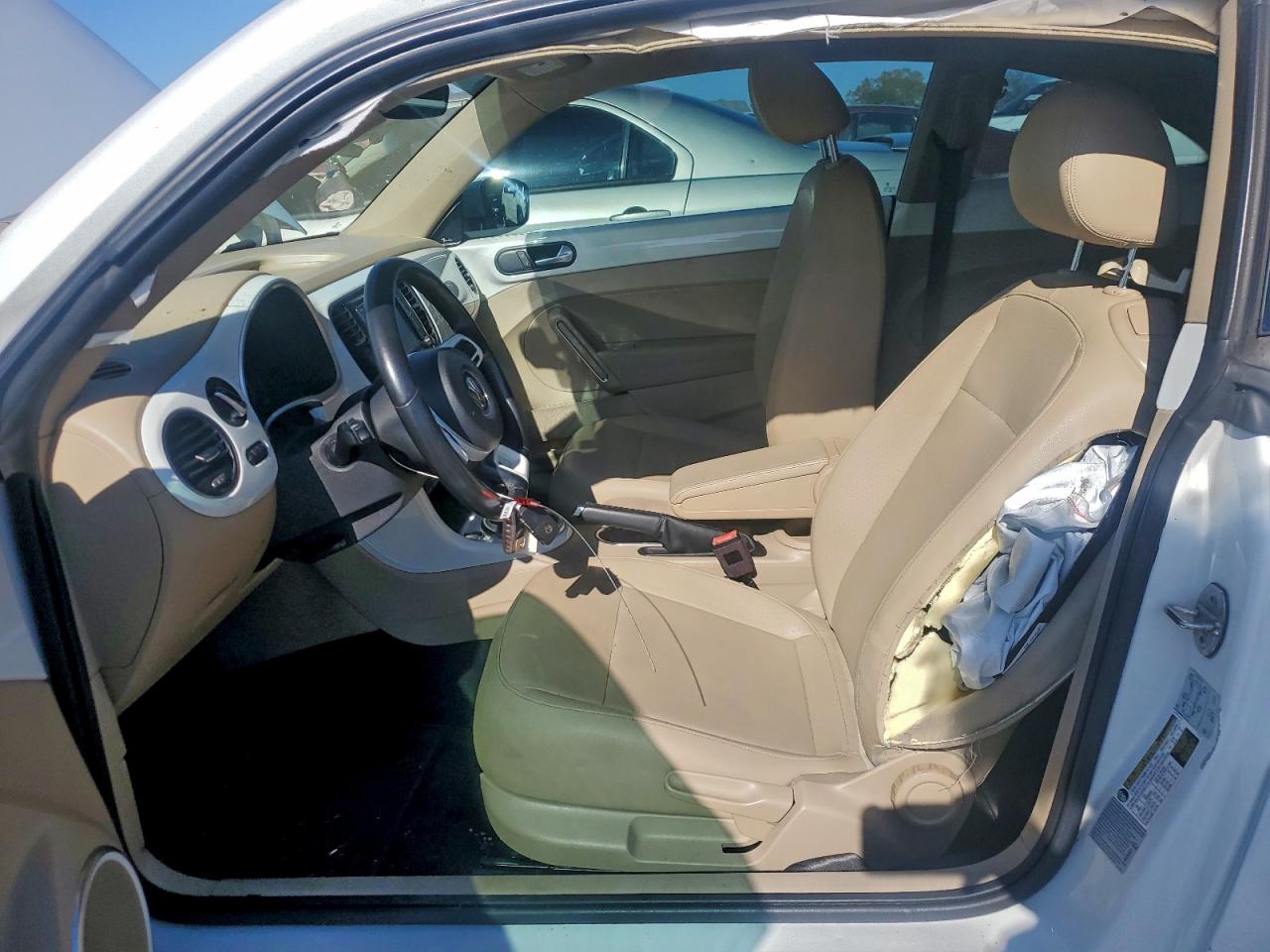 Volkswagen Beetle Se Image 12