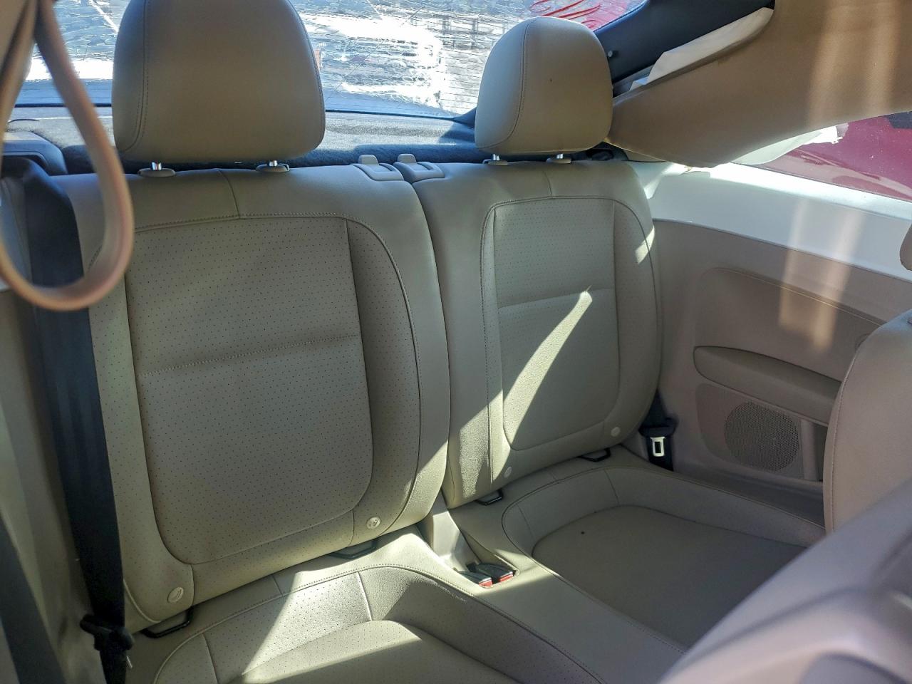 Volkswagen Beetle Se Image 11