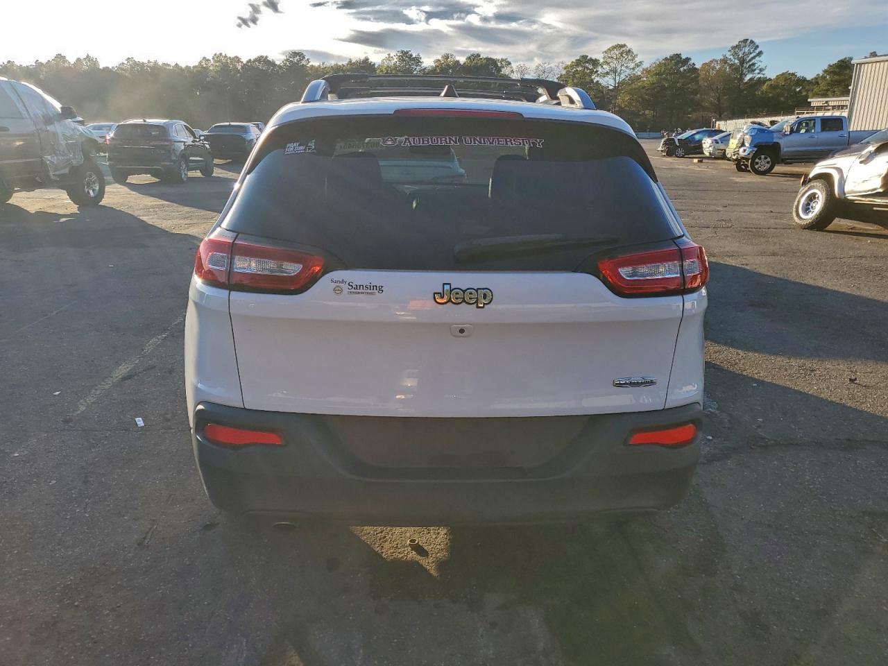 Jeep Grand Cherokee Latitude Plus Image 12