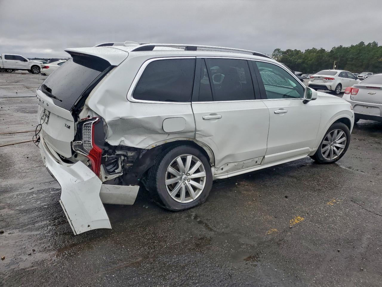 Volvo XC90 T6 Image 4