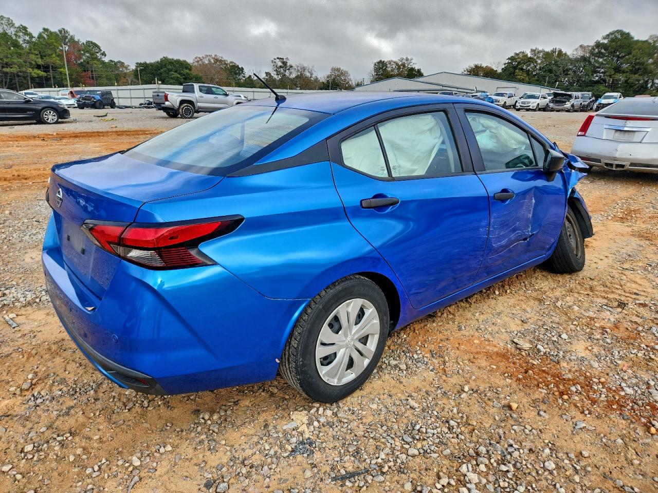 Nissan Versa S Image 2