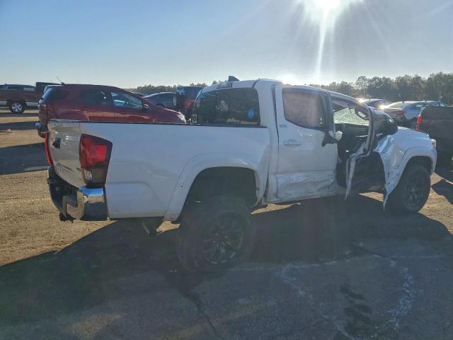 Toyota Tacoma Double Cab Image 3