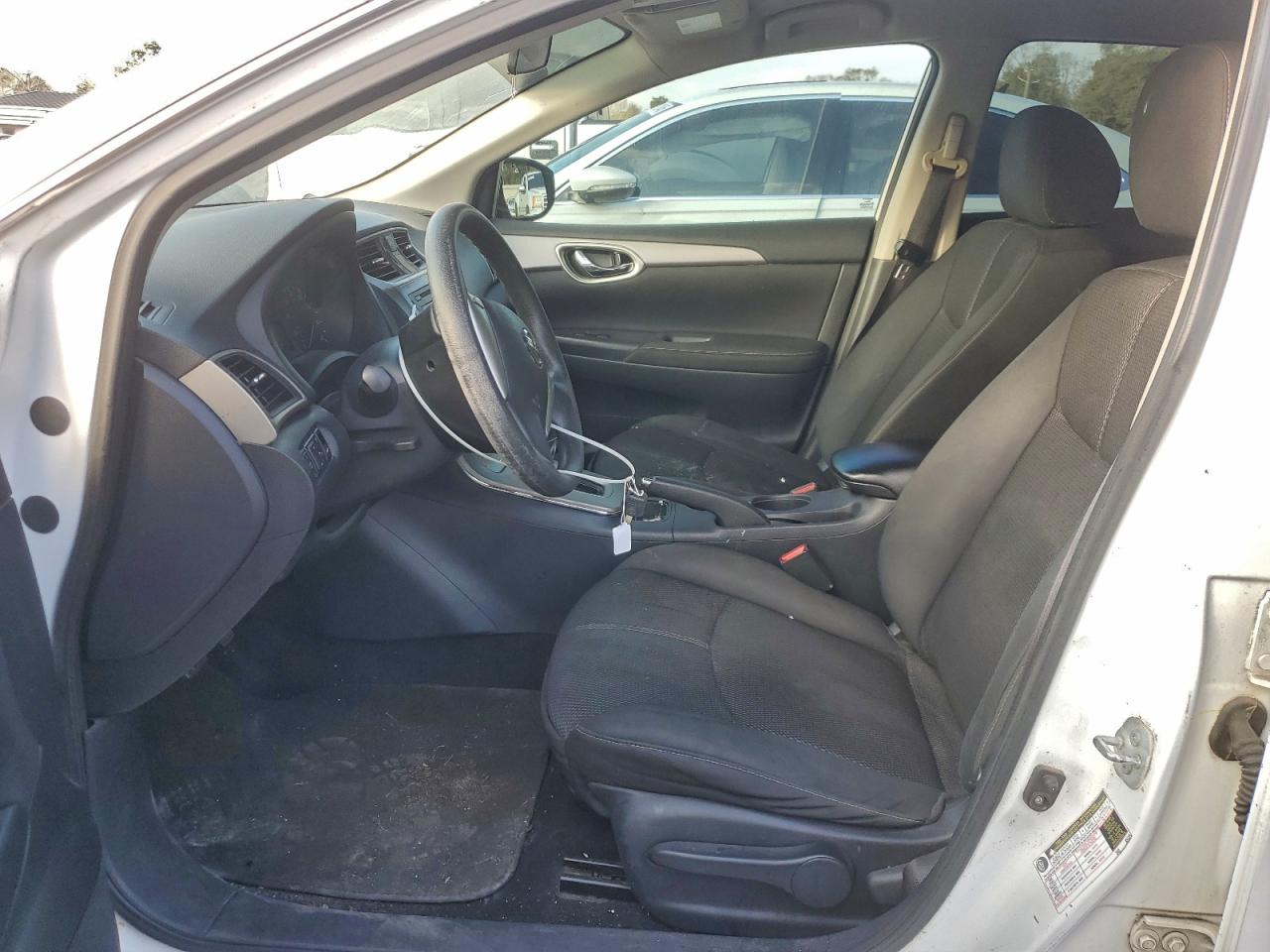 Nissan Sentra S Image 7