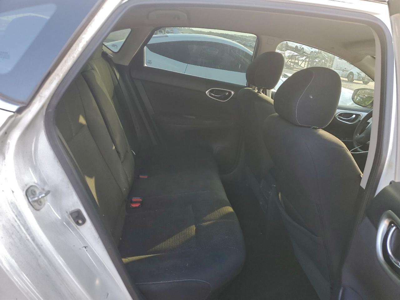 Nissan Sentra S Image 8