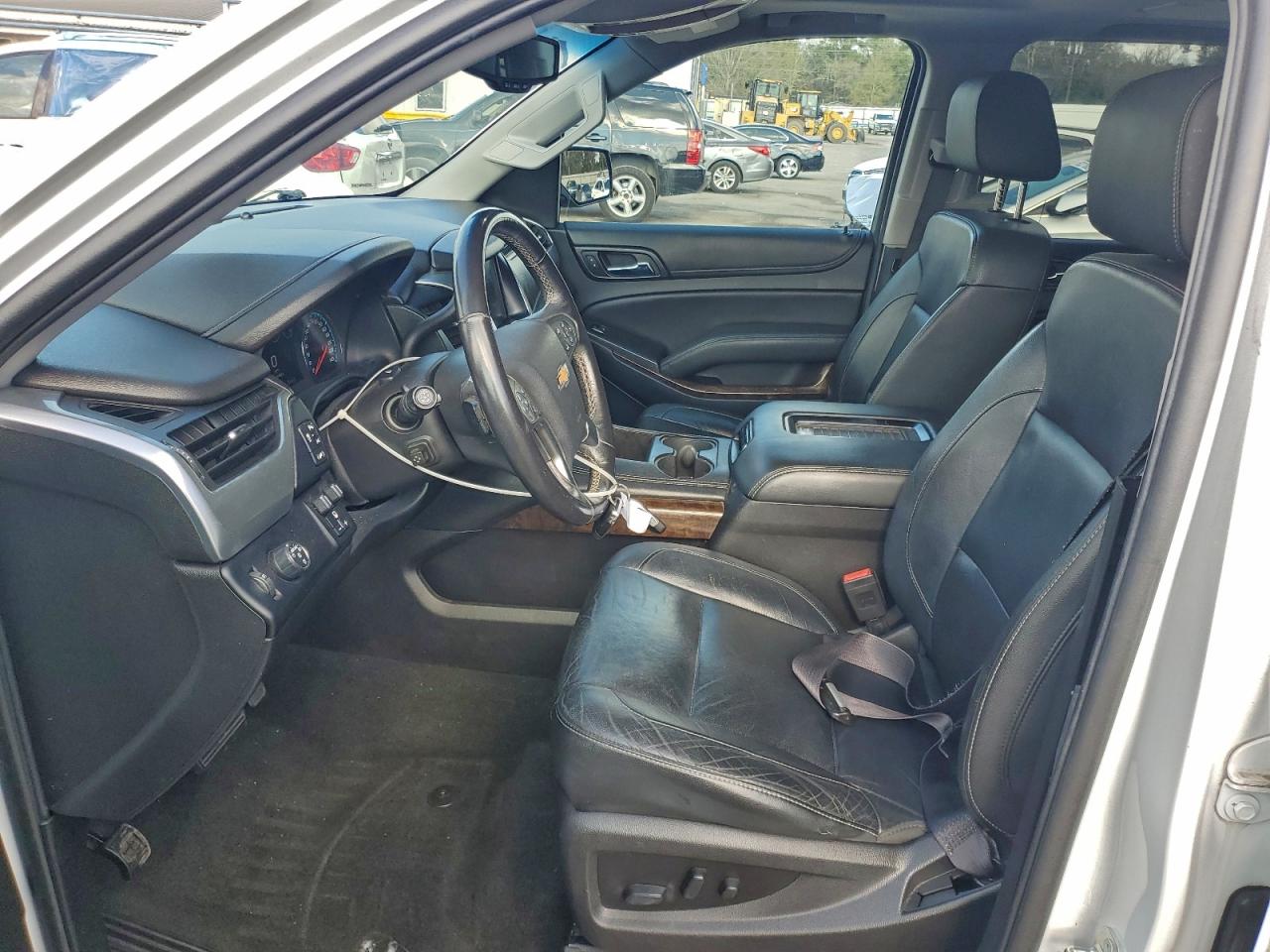 Chevrolet Suburban C1500 Lt Image 4