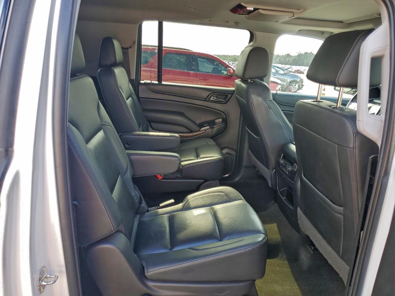 Chevrolet Suburban C1500 Lt Image 8