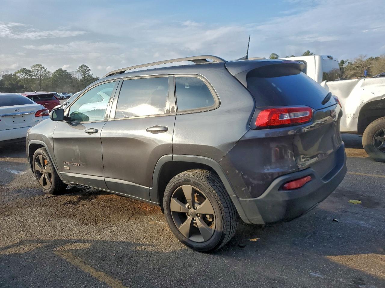 Jeep Grand Cherokee Latitude Image 4