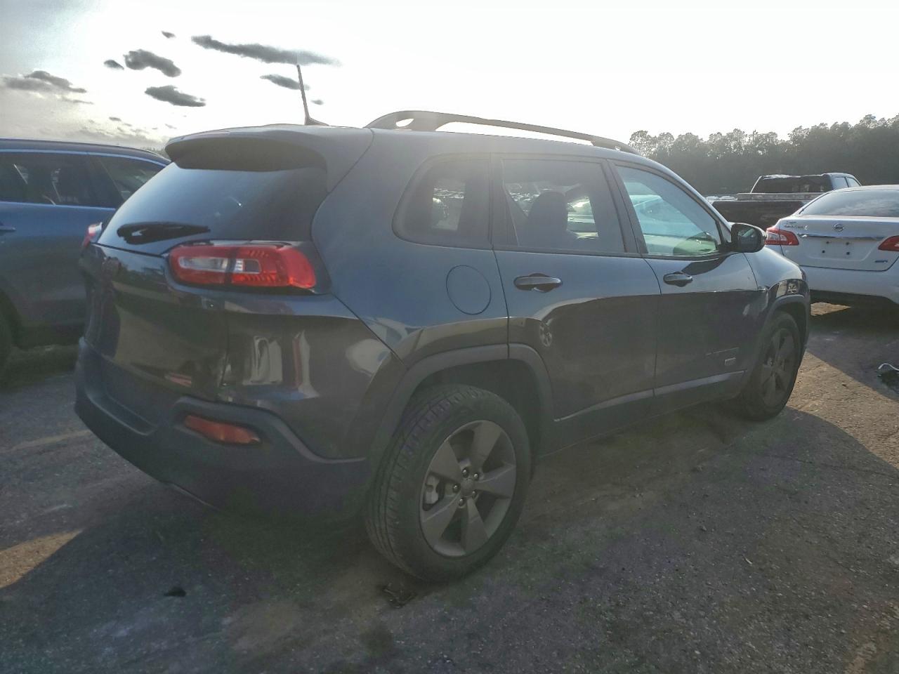 Jeep Grand Cherokee Latitude Image 11