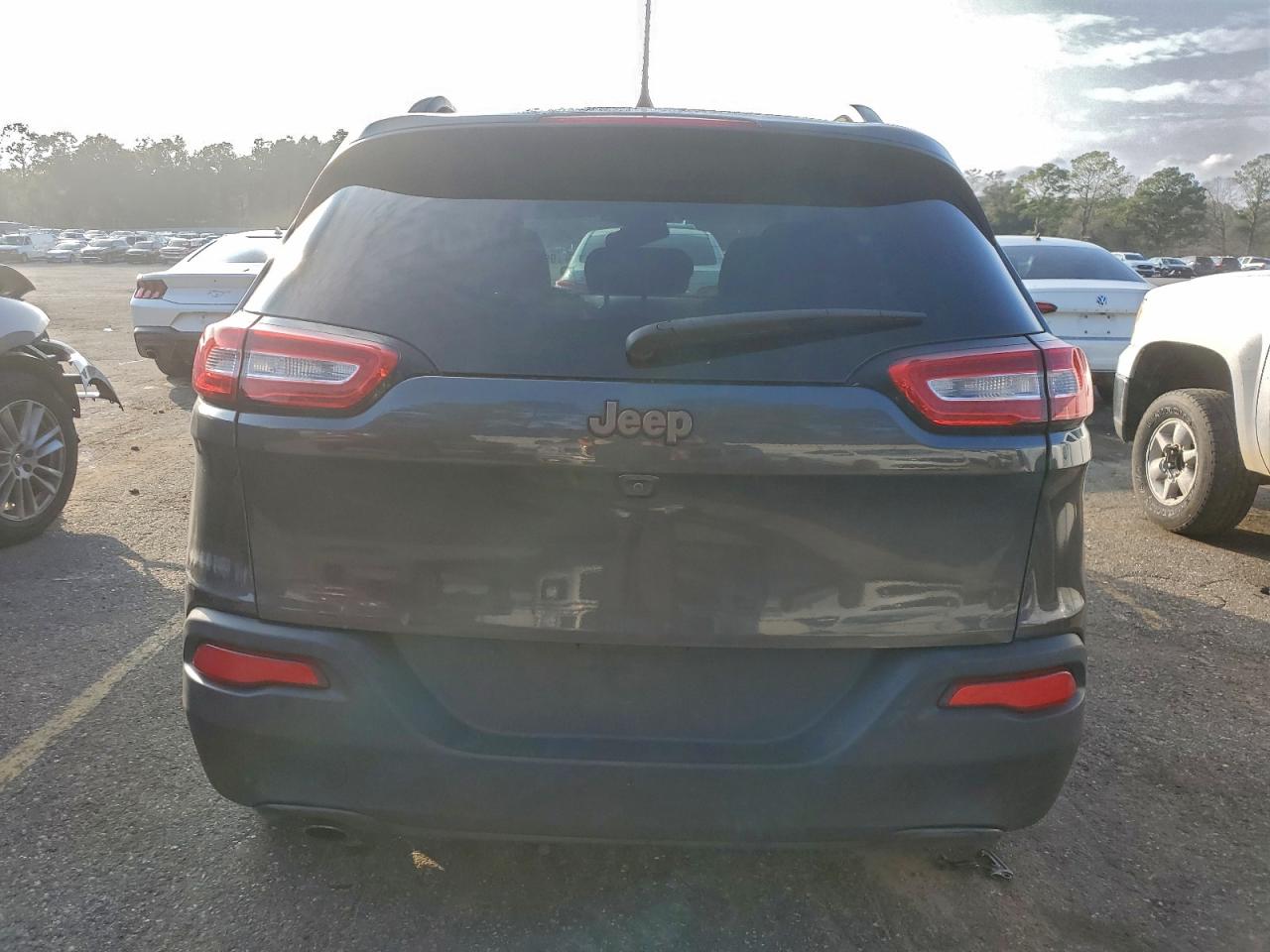 Jeep Grand Cherokee Latitude Image 7