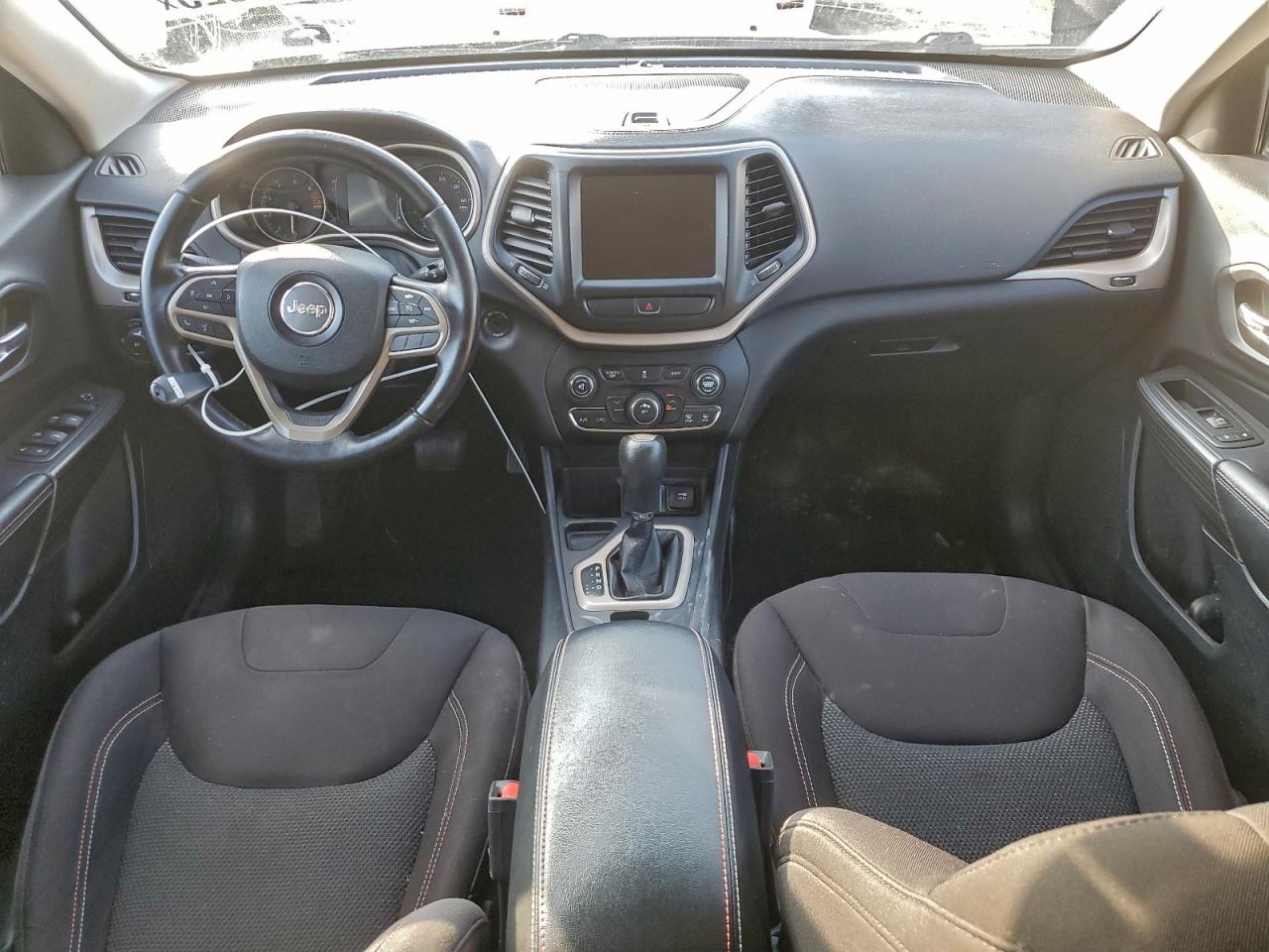 Jeep Grand Cherokee Latitude Image 2