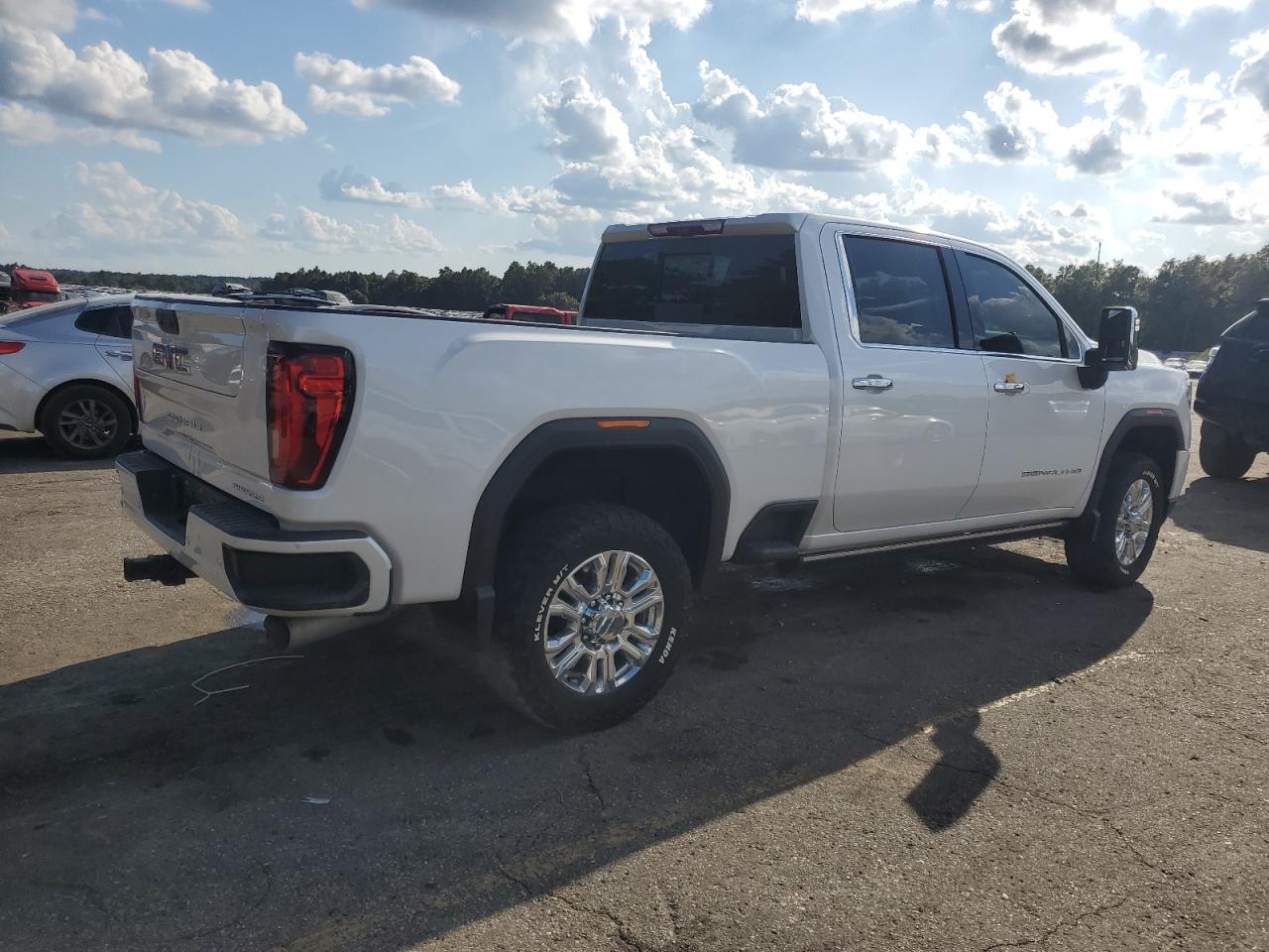 GMC Sierra K2500 Denali Image 7