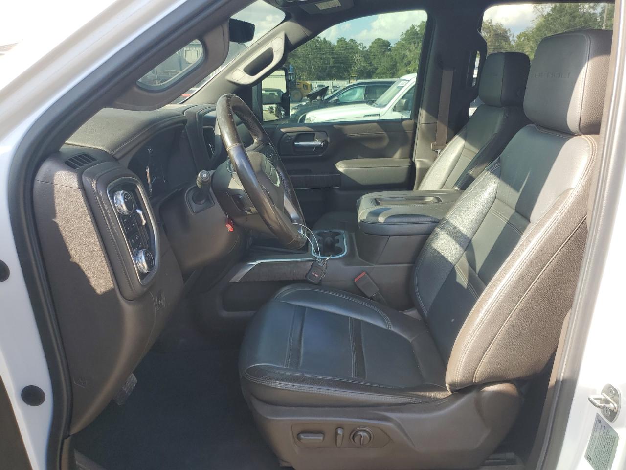 GMC Sierra K2500 Denali Image 6