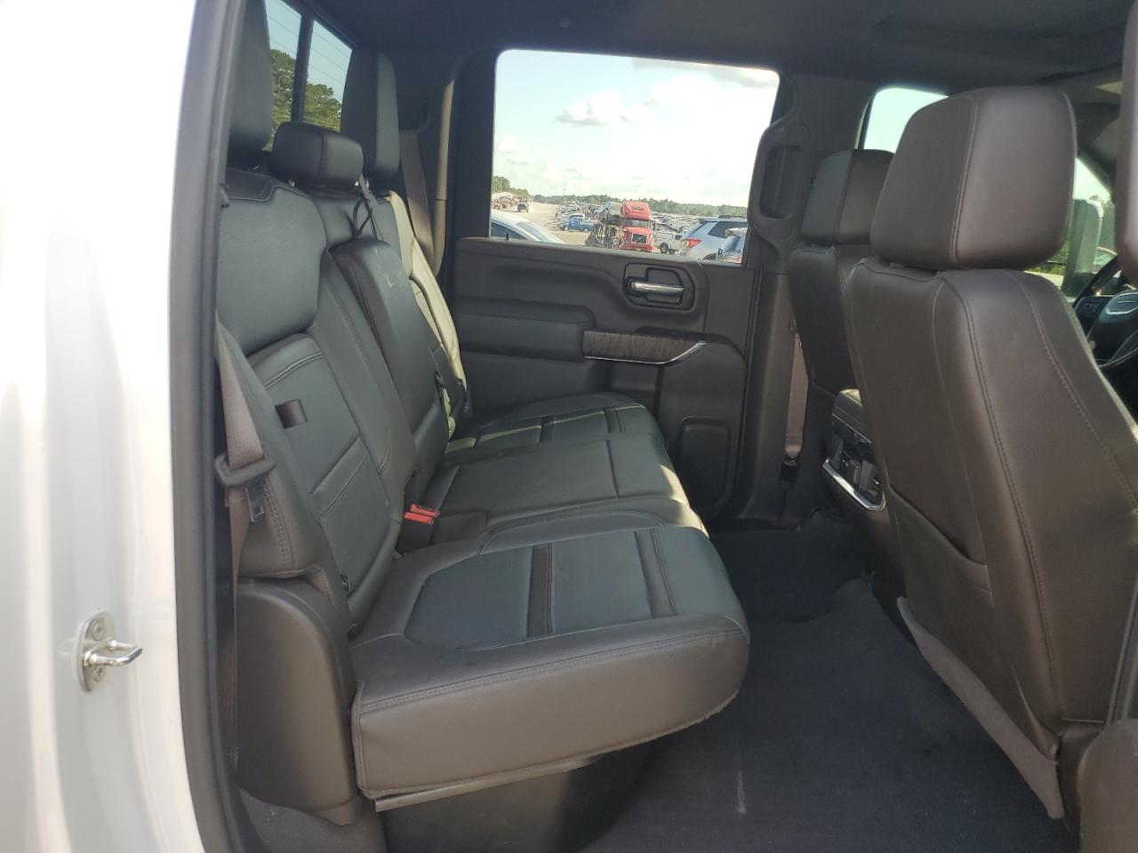 GMC Sierra K2500 Denali Image 10