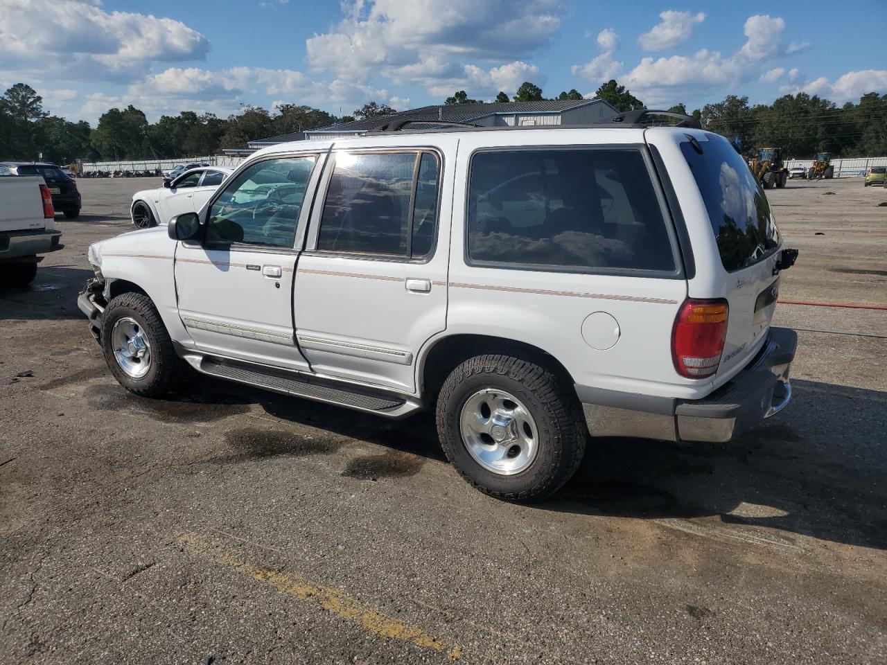 Ford Explorer Image 9