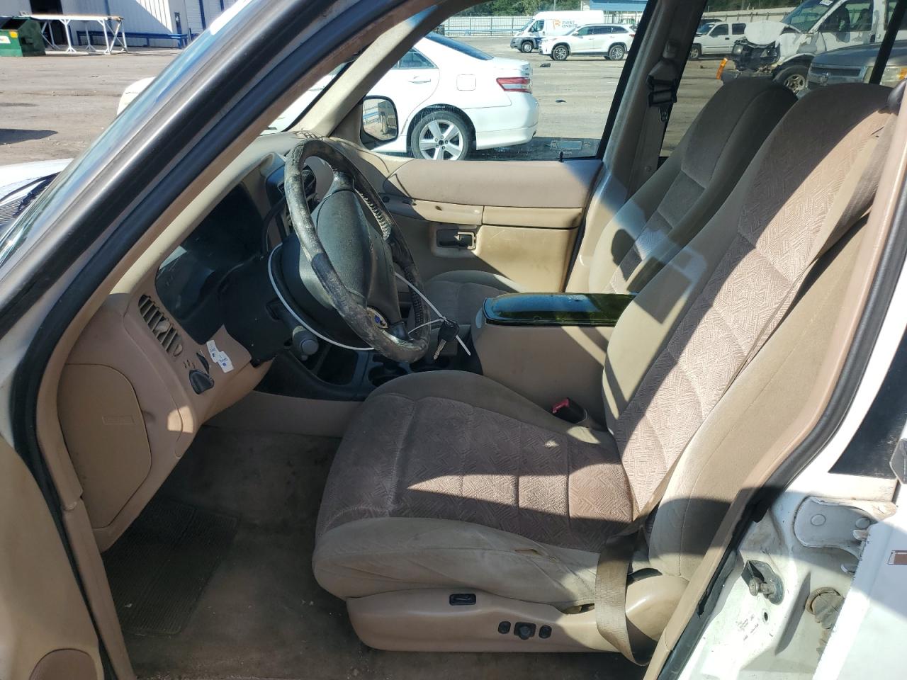 Ford Explorer Image 11