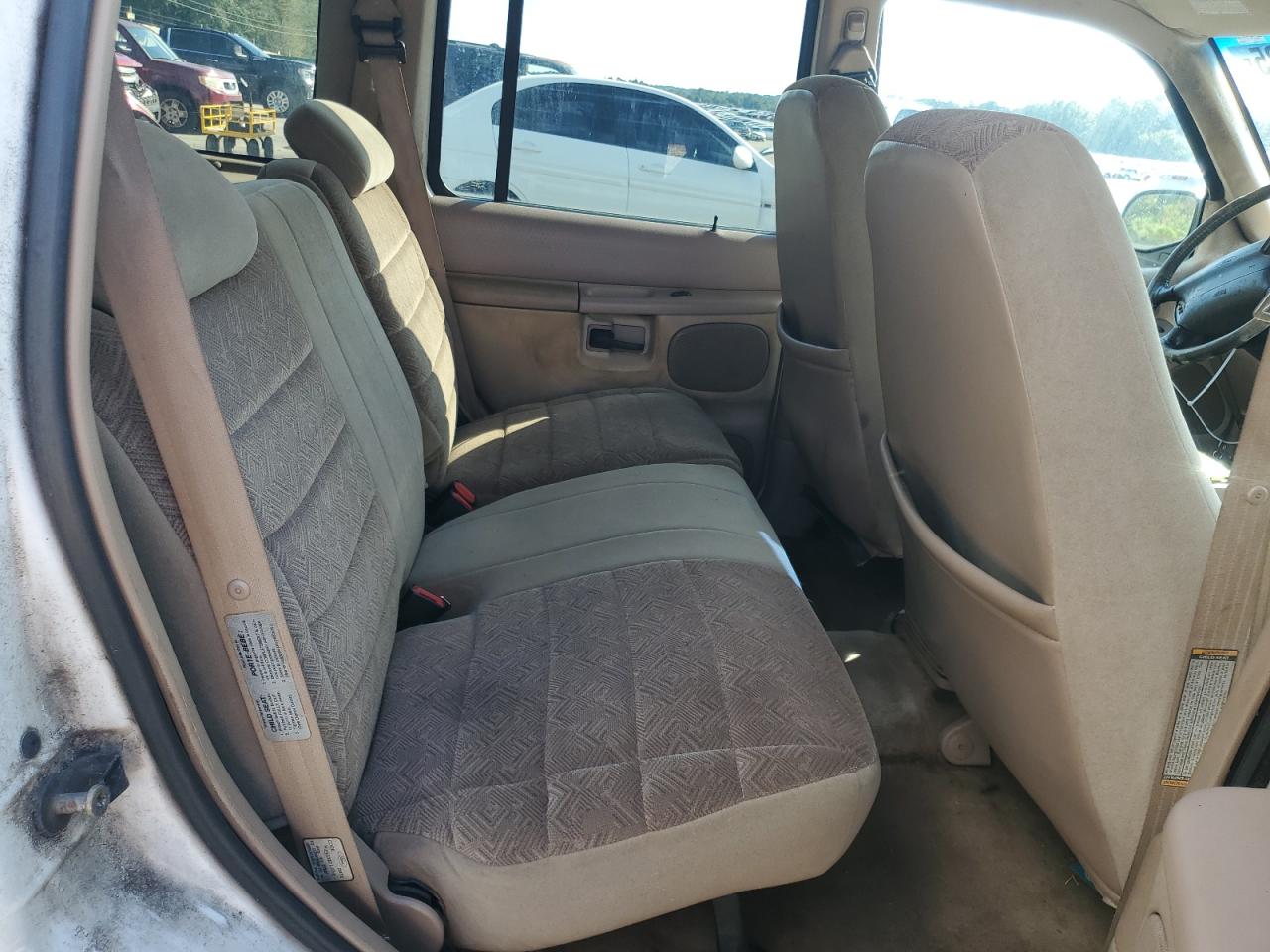 Ford Explorer Image 3