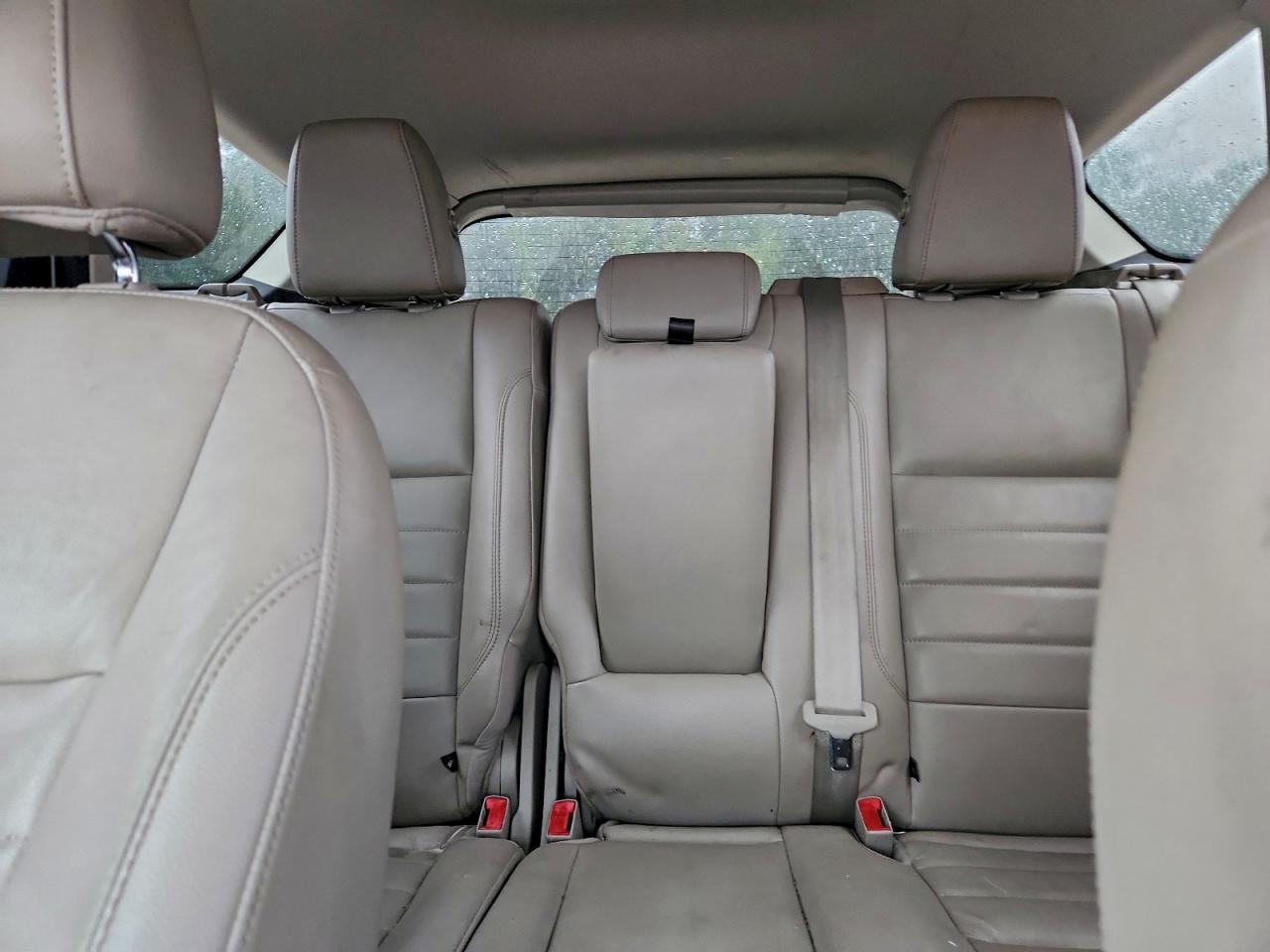 Ford Escape Titanium Image 12