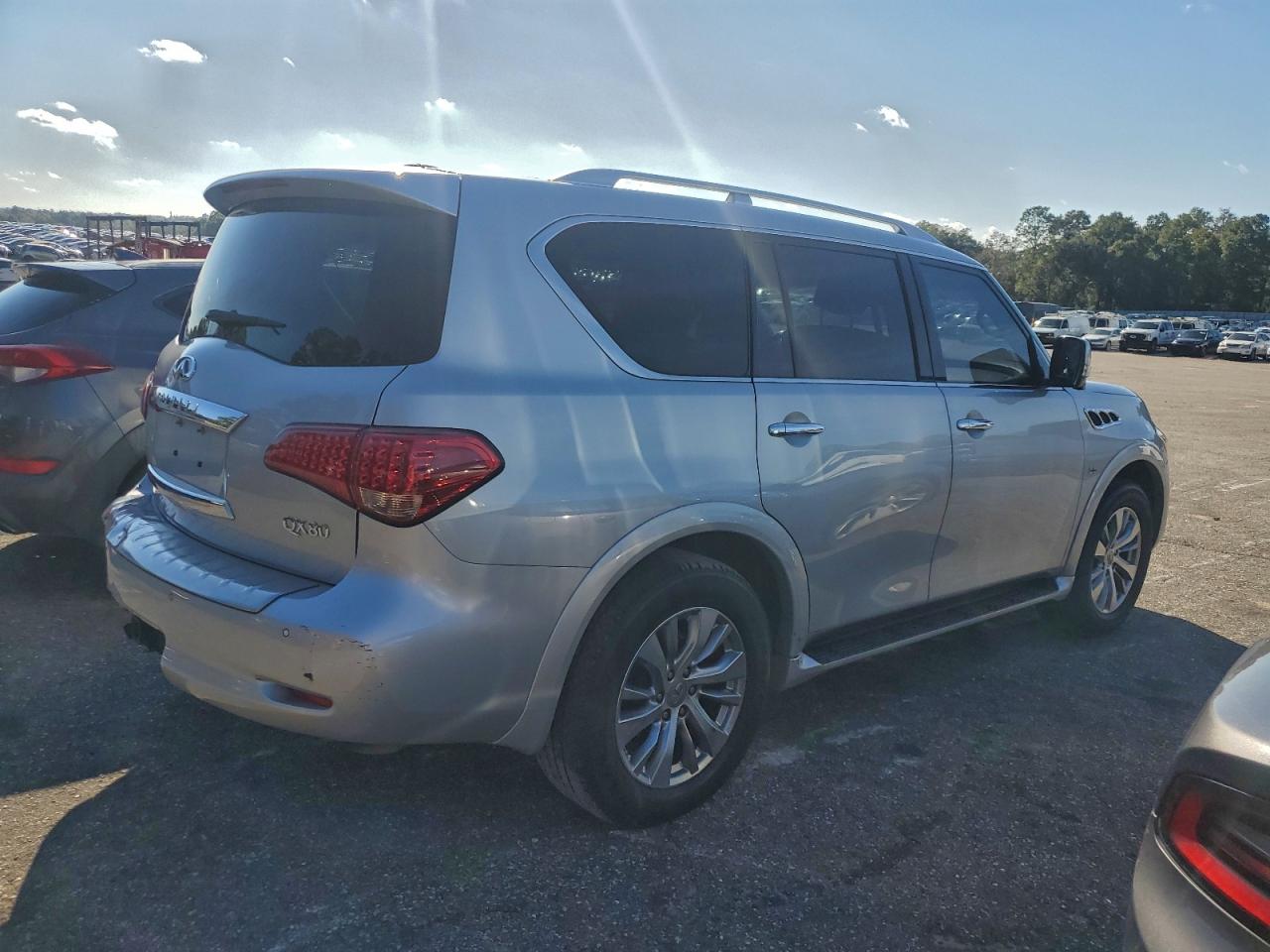 INFINITI Qx Base Image 3