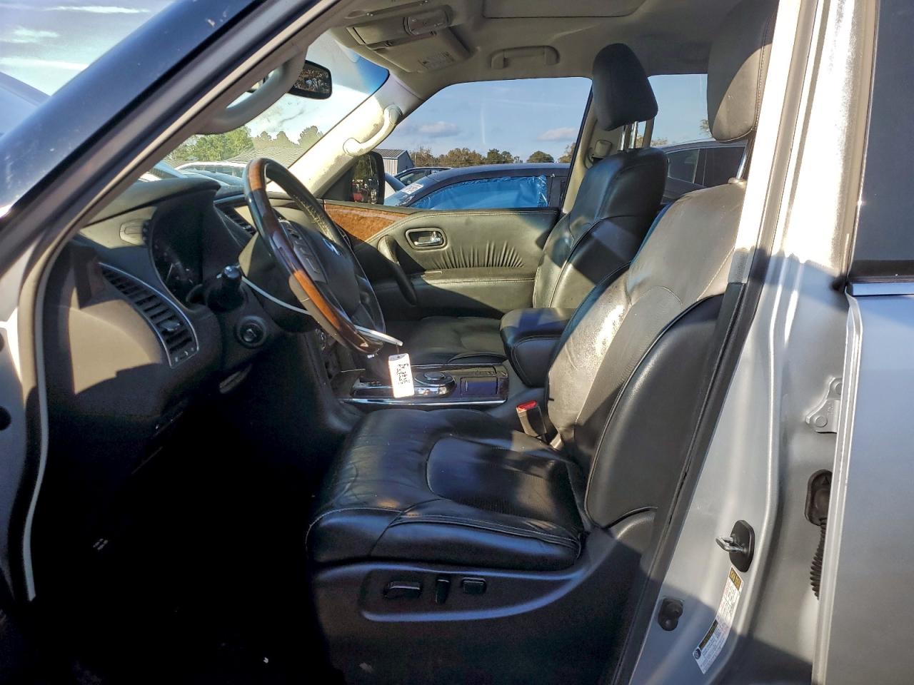 INFINITI Qx Base Image 8