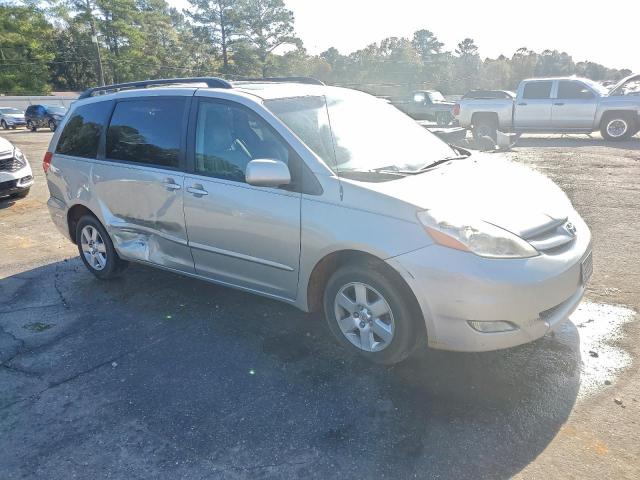 Toyota Sienna Xle Image 11