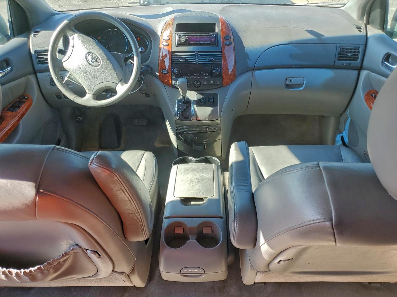 Toyota Sienna Xle Image 7