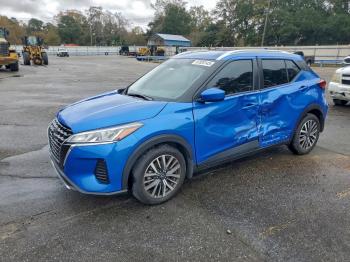  Salvage Nissan Kicks