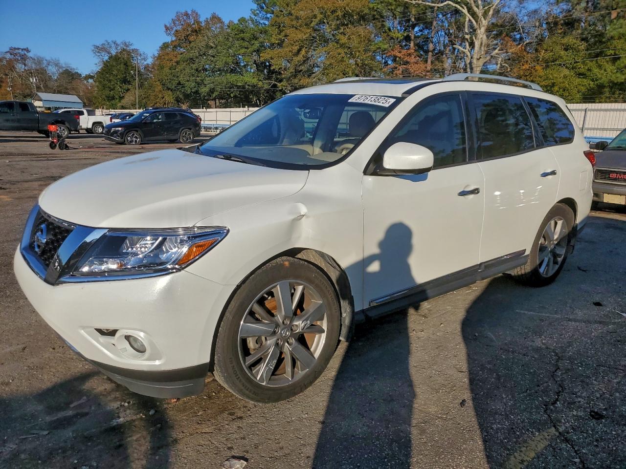 Nissan Pathfinder S Image 1