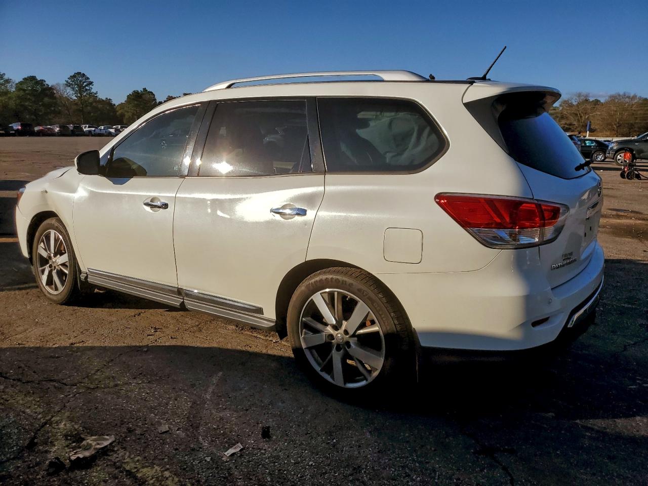 Nissan Pathfinder S Image 7