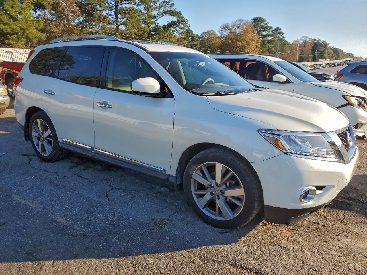 Nissan Pathfinder S Image 5