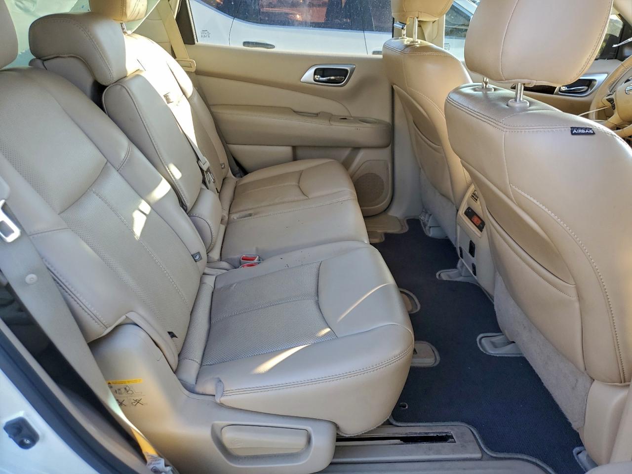 Nissan Pathfinder S Image 10