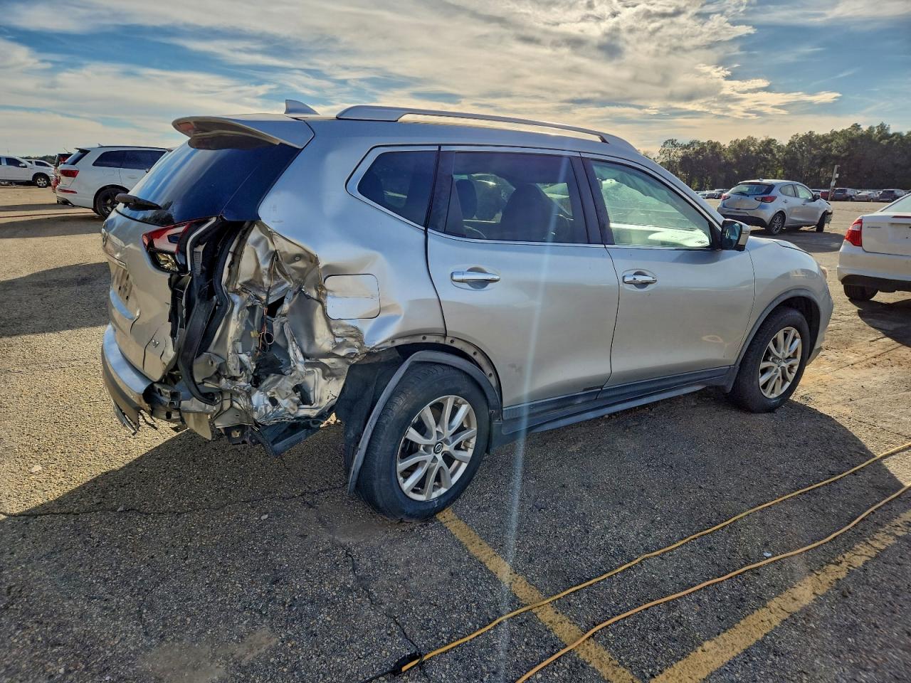 Nissan Rogue S Image 3