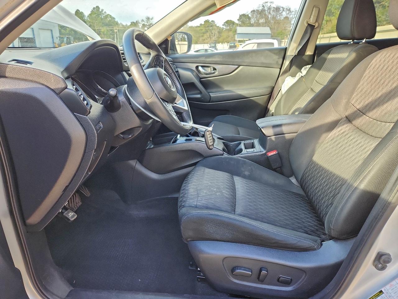 Nissan Rogue S Image 4