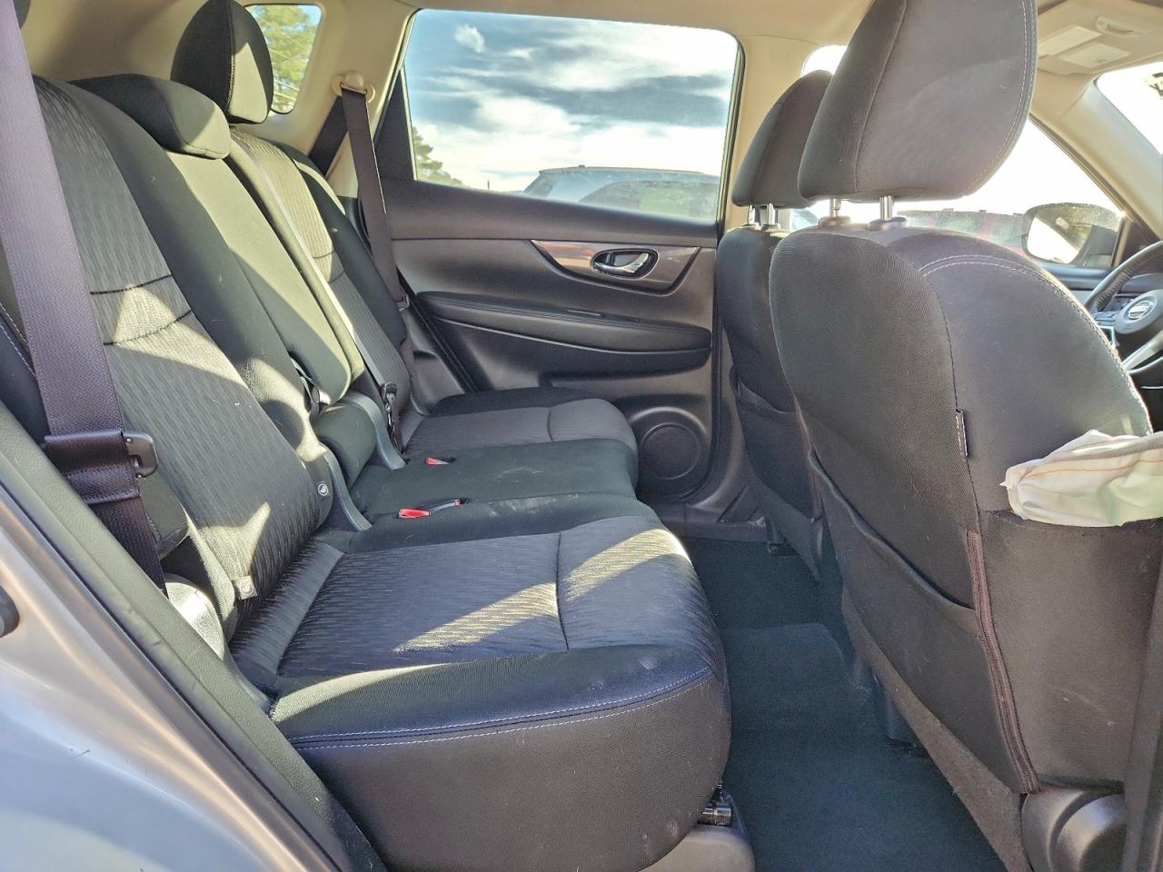 Nissan Rogue S Image 9