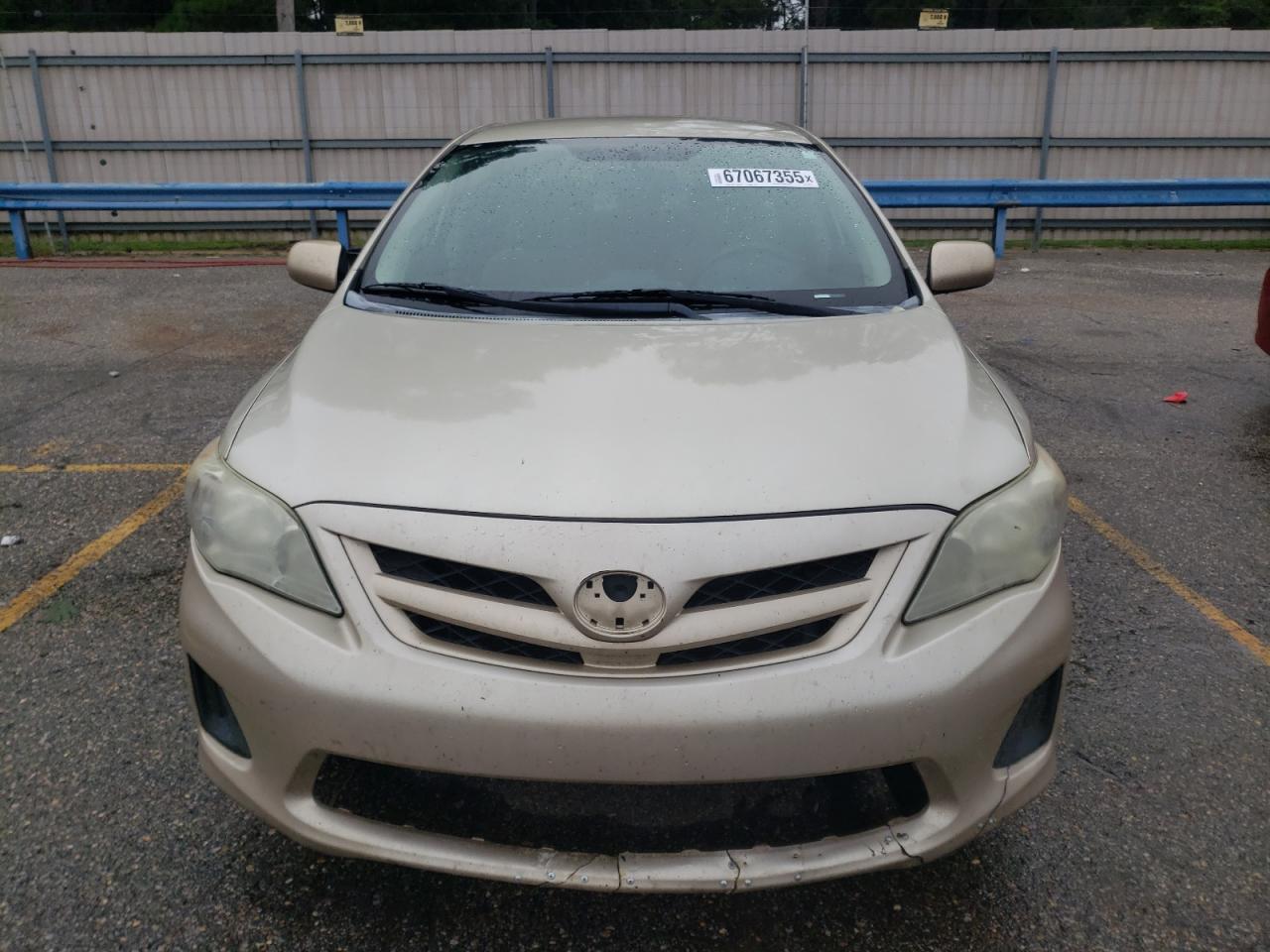 Toyota Corolla Base Image 5