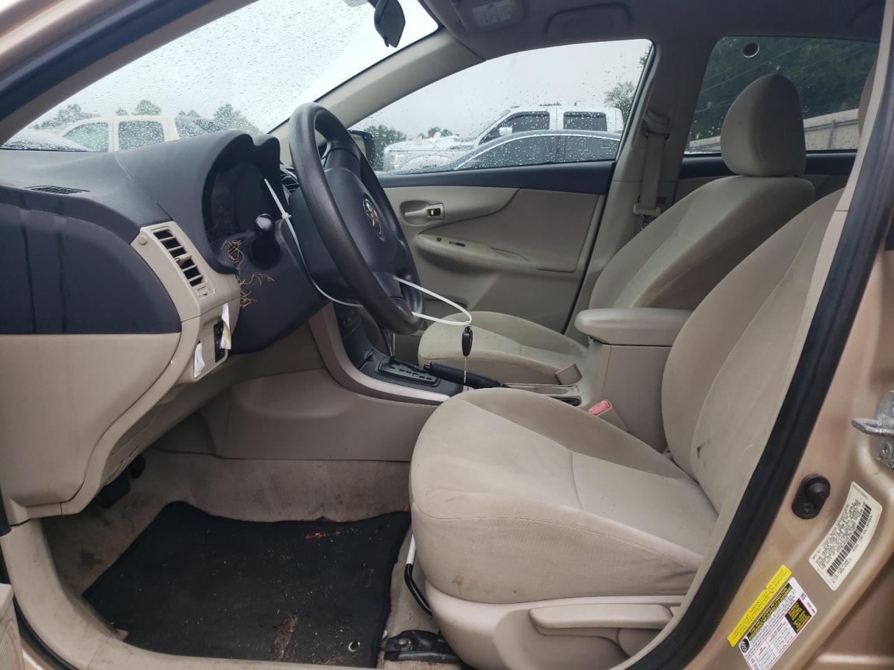 Toyota Corolla Base Image 12