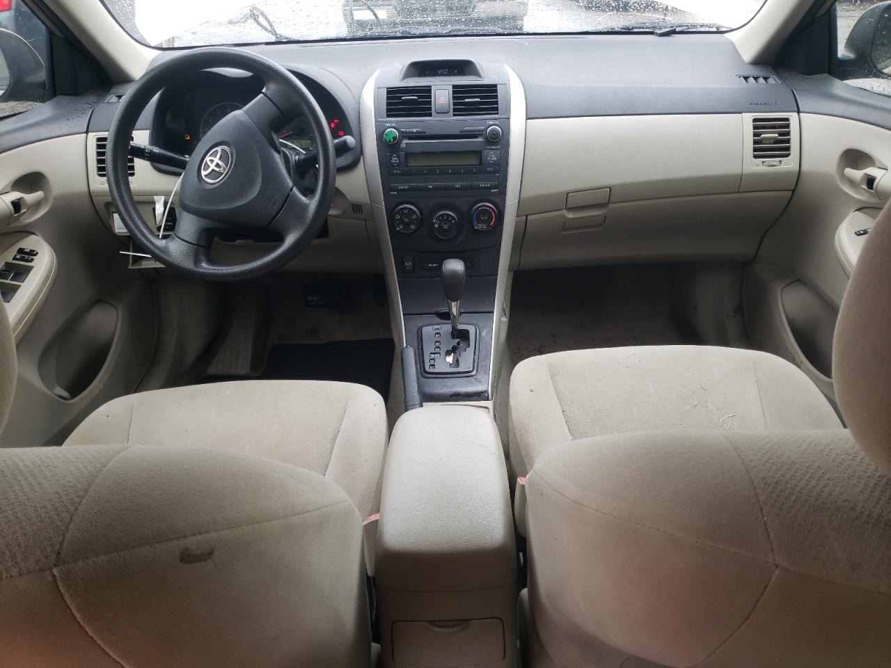 Toyota Corolla Base Image 8