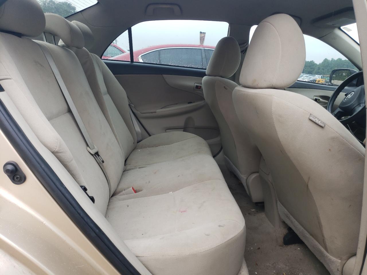 Toyota Corolla Base Image 10