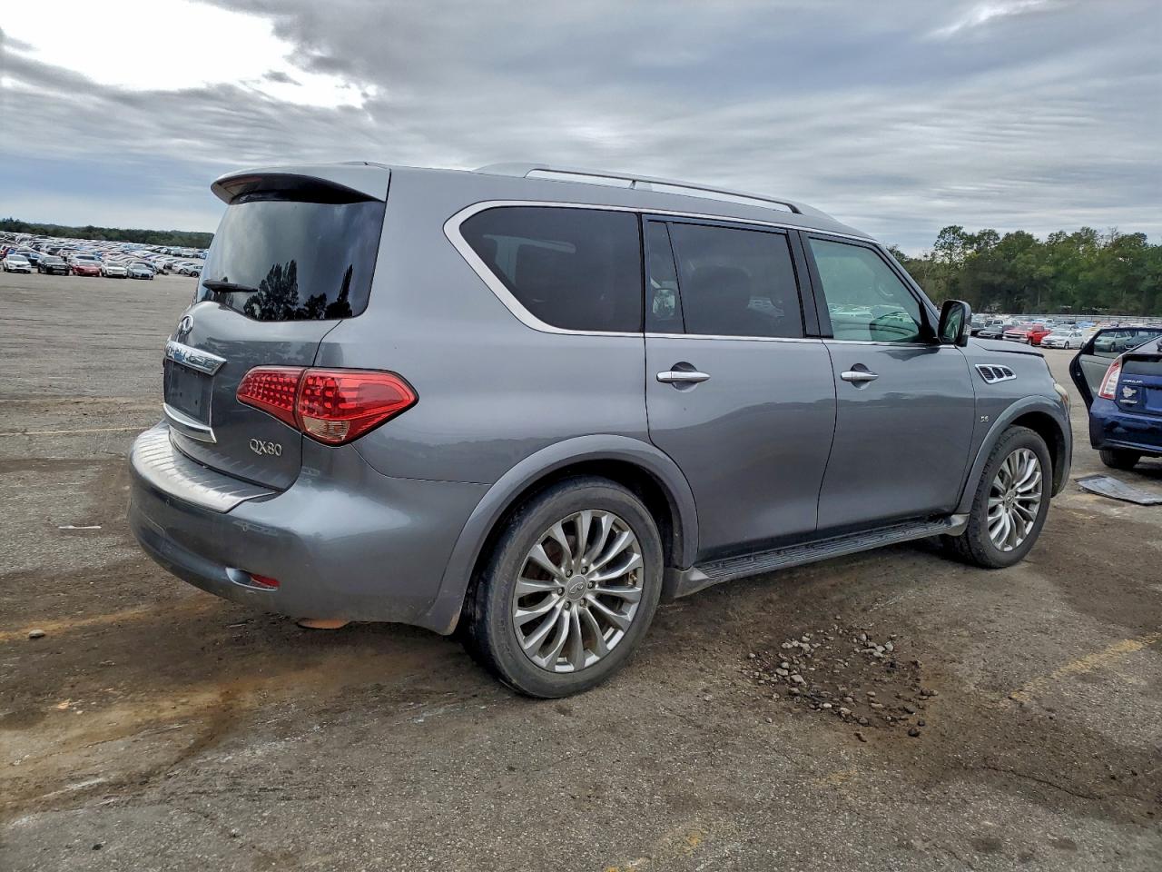 INFINITI Qx Base Image 3